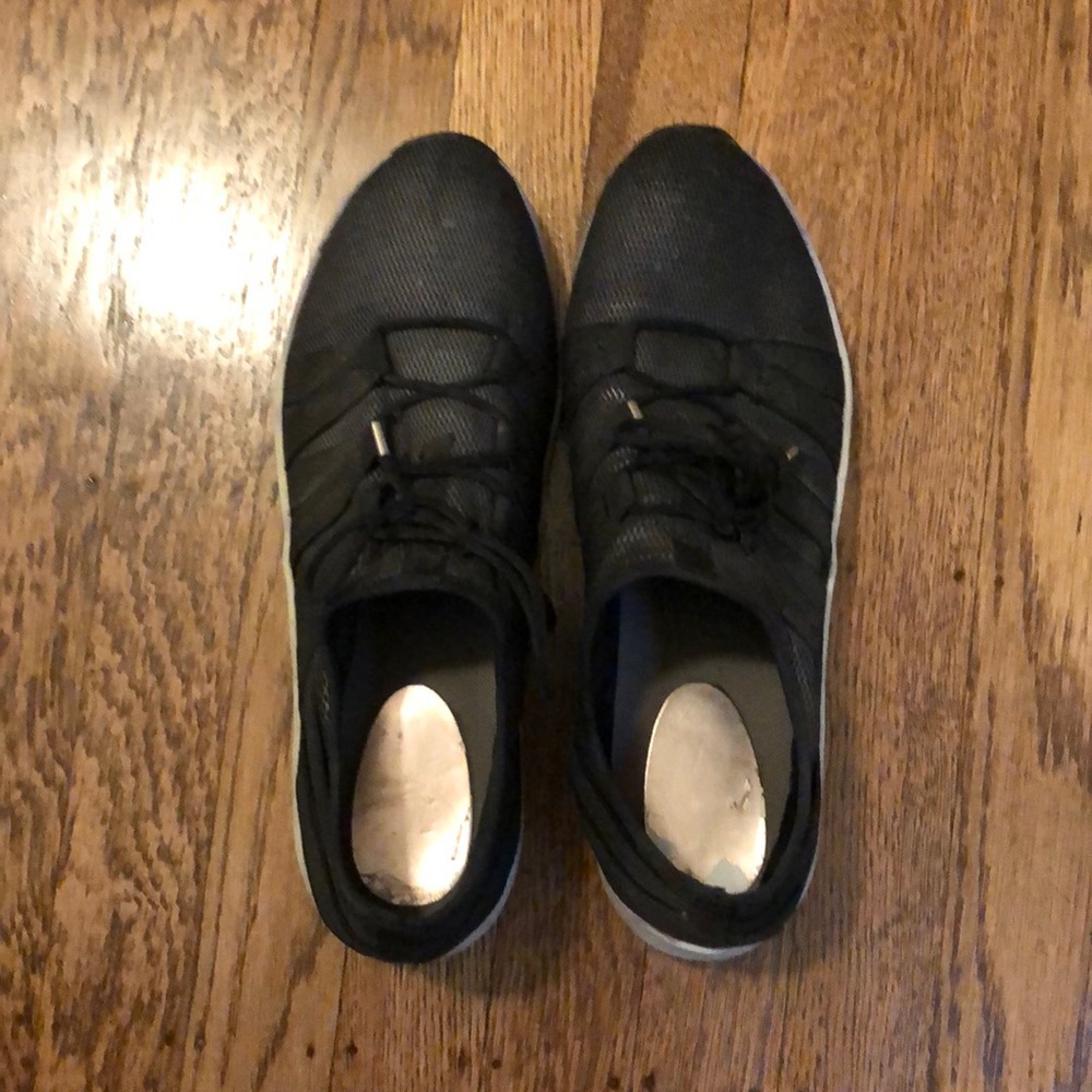 Black sneakers , easy spirit. Modern look.
